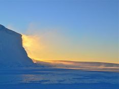 Канада решила через суд расширить свой шельф в Арктике