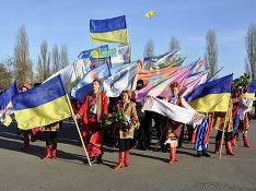 В Киеве две сотни активистов проводят митинг с требованием переименовать Днепропетровскую область в Сичеславскую