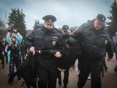 «ОВД-Инфо» насчитало по меньшей мере 1230 задержанных на акциях 5 мая в РФ