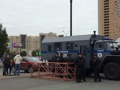 В Челябинске сотрудники полиции и вооруженные омоновцы провели обыск у пенсионера из-за незаконной доплаты к пенсии