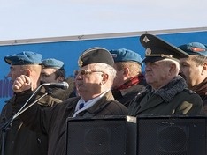 fotki.yandex.ru. Митинг ветеранов ВДВ 7 ноября 2010 года на Поклонной горе.