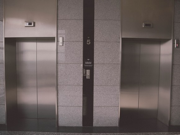 В Керчи пенсионер скончался после подъема на 14 этаж из-за сломанного лифта