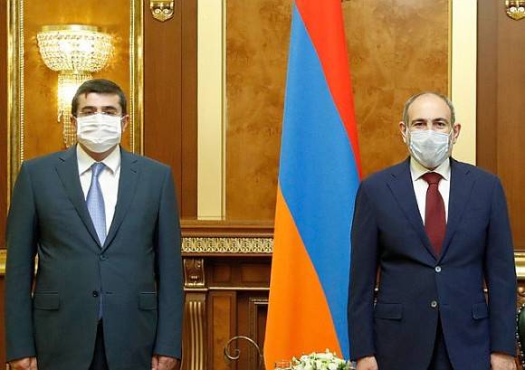 Премьер Армении предложил президенту Карабаха сообща «вывести родину на путь долгосрочного развития»