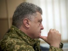 Порошенко посоветовал Украине бороться с врагами святой водой