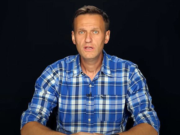 Из Германии в Омск за находящимся в коме Навальным вылетает самолет