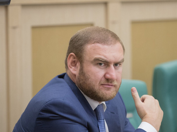 Прокуратура просит для экс-сенатора Арашукова и его отца пожизненного заключения
