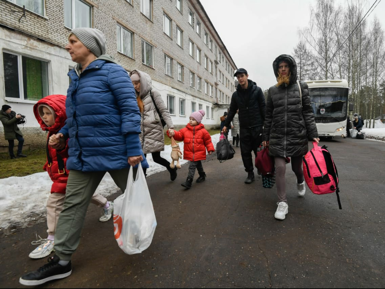 Переселение херсона. Пансионат Царицыно озеро Тихвин. Беженцы из Украины. Мариуполь беженцы. Царицыно беженцы.