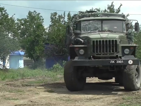 В Белгородской области военный грузовик протаранил автомобиль волонтера