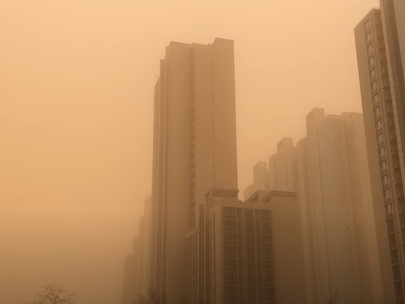 На Южную Корею и Японию обрушилась мощная пылевая буря из Китая (фото)