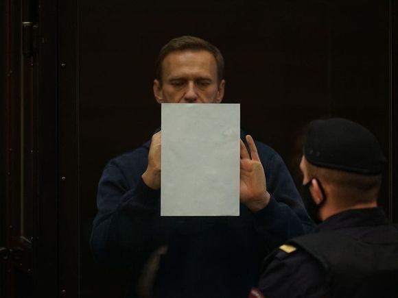 Защита оспорила статус Навального как склонного к побегу и ежечасные побудки