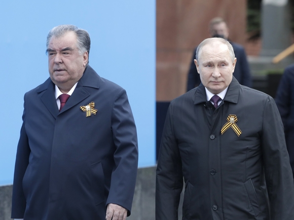 Эти стеснительные Путин и Рахмон