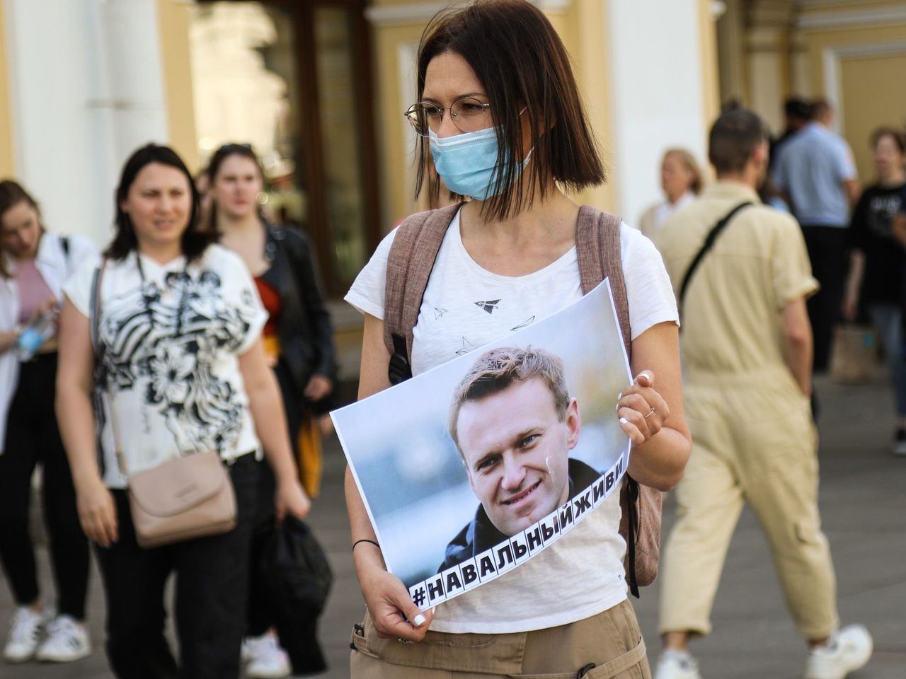 23 граждане. Оппозиционный журналист Украины. Фото протестующего с бумагой на голове. Лежачая забастовка в Екатеринбурге