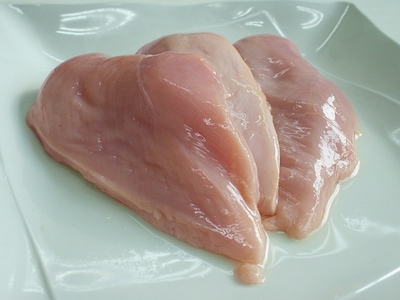 В полуфабрикатах из мяса цыплят-бройлеров тверской птицефабрики нашли кишечную палочку