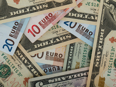 Банк России резко повысил официальные курсы доллара и евро