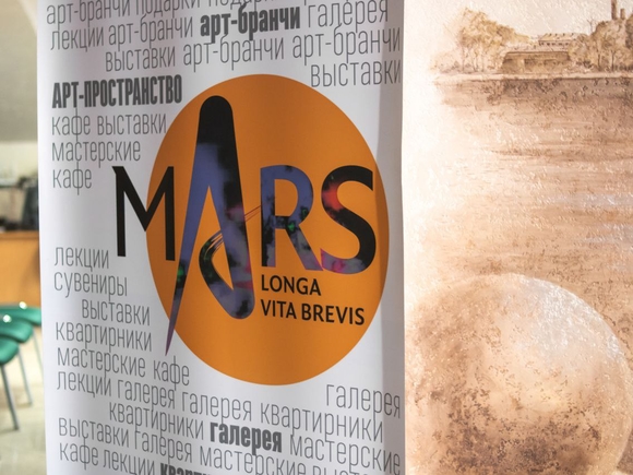 В киноклубе «На Марсе» покажут фантастическую трагикомедию «Лорик» о том, как судьбы людей переплетаются между собой