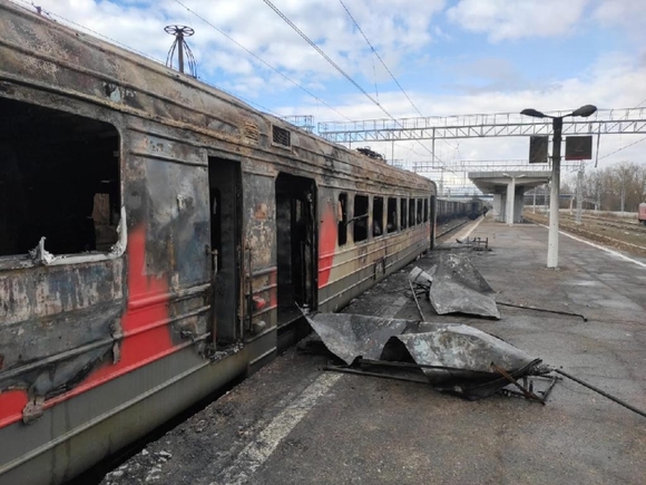 Под Калугой полностью сгорела электричка до Москвы (видео)