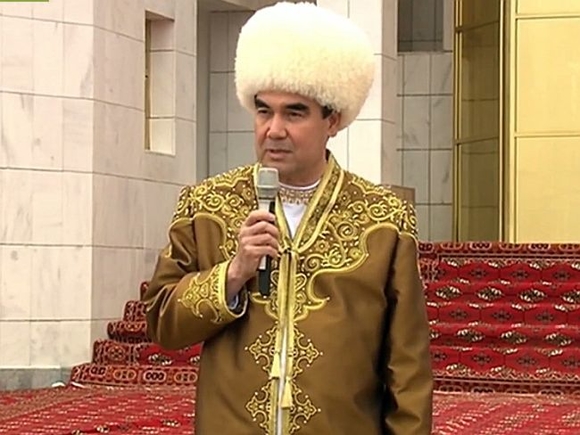 Очередные выборы главы Туркмении должны были состояться лишь через два года.