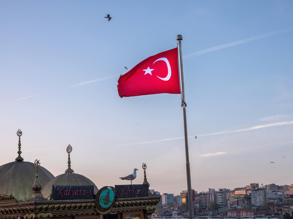 Глава МИД Турции обвинил лидера оппозиции в том, что страна не досчиталась почти миллиона туристов из России