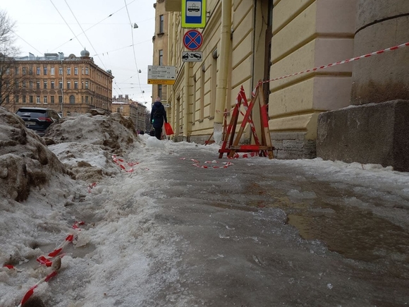 Россиянам рассказали о порядке возмещения ущерба из-за падения на льду