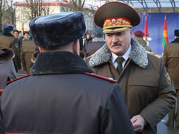 Сын Лукашенко стал генерал-майором и уволился с поста помощника президента