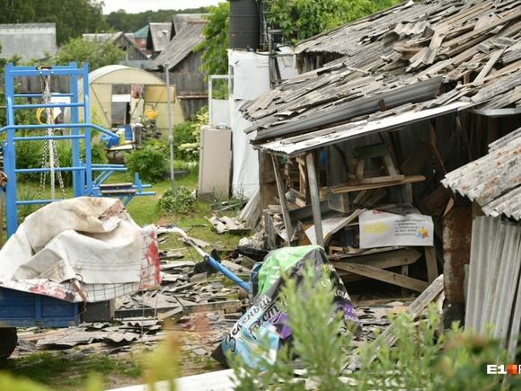 E1.RU: В поселке в Свердловской области прогремел взрыв  есть погибший (фото)