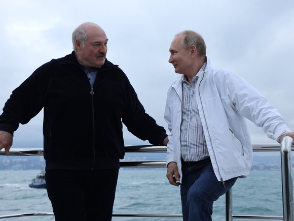 Путин и Лукашенко завершили встречу прогулкой на яхте с дельфинами (видео)
