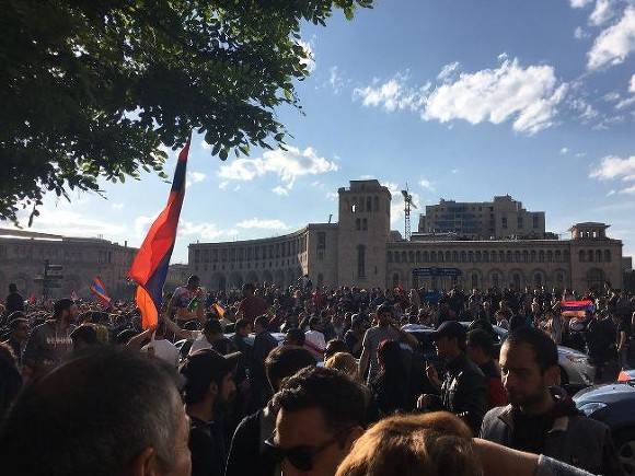 Армянская оппозиция объявила о проведении в четверг шествия в Ереване