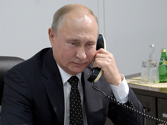 Путин проговорил с Байденом по телефону почти час