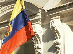Парламент Эквадора из-за массовых протестов приостановил работу