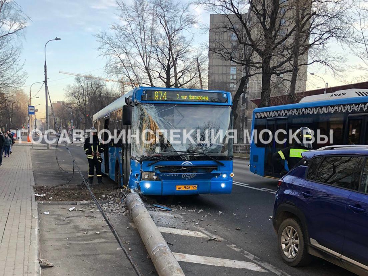 Новости 06.03 2024 года. Автобус врезался в столб в Москве. Автобус Москва. Автобус въехал в мачту освещения.