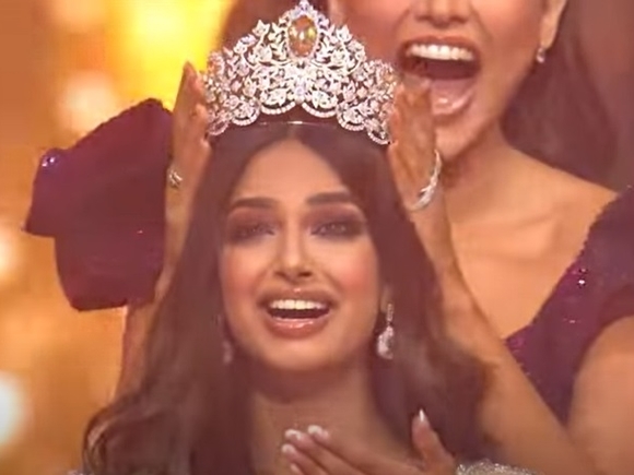 «Мисс Вселенной» из Индии пришлось мяукать перед ведущим конкурса красоты — и это разозлило зрителей