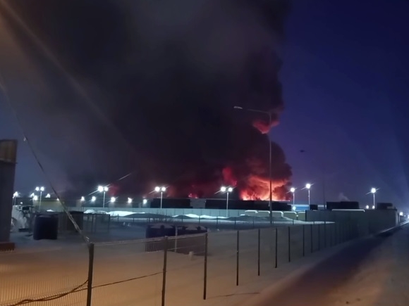 Роспотребнадзор проверит состояние воздуха после крупного пожара на складе Wildberries в Петербурге
