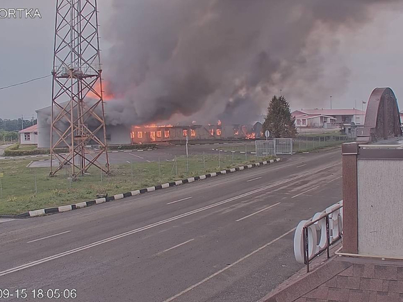 В Белгородской области из-за обстрела загорелся таможенный терминал (фото)