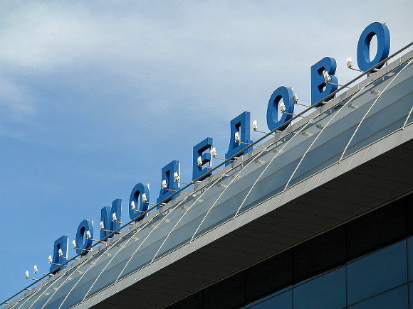Подавший сигнал тревоги пассажирский самолет Саратов — Москва сел в «Домодедово»