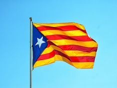 Глава Каталонии лишился мандата и права голоса в парламенте