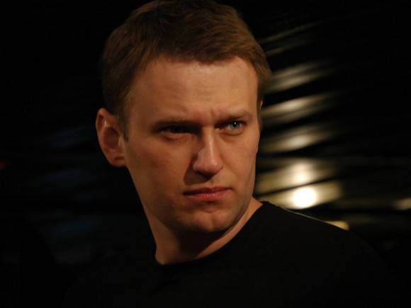 Журналистам стало известно, когда самолет с Навальным покинет Омск