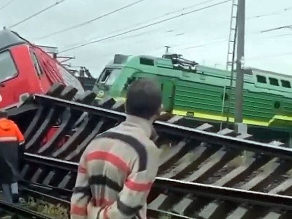 Разрушительное столкновение электровозов в Купчино вошло в уголовное дело (видео)