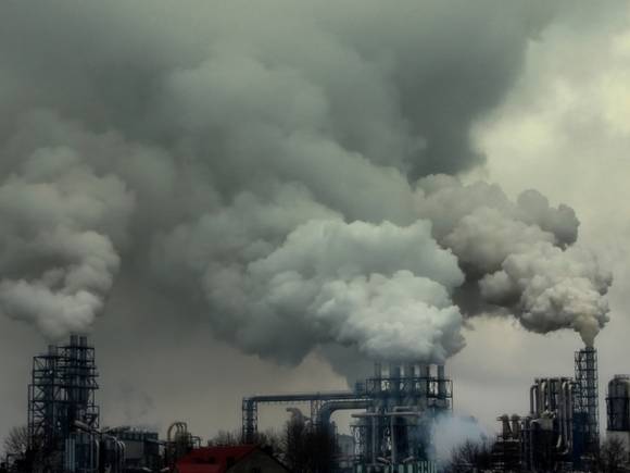 В Омске второй день подряд фиксируют вредные выбросы в воздухе