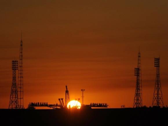 Запуск «Союза» с 38 спутниками перенесен: Рогозин говорит о «скачке напряжения»