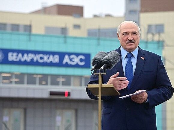«Лампочка Григорьича»: Лукашенко навязал Восточной Европе свою АЭС