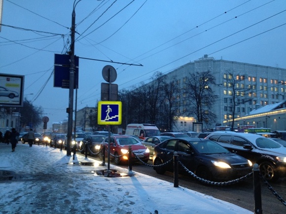 Москвичей просят выезжать из города после вечернего часа пик