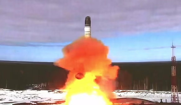 Испытательный запуск межконтинентальной баллистической ракеты 