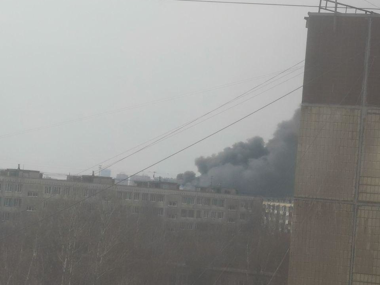 пожар на аэродроме школьный. в москве ликвидирован пожар в районе лужников. пожар в районе аэропорта. суперджет 100 в аэропорту шереметьево. 1766 пожар белгород.