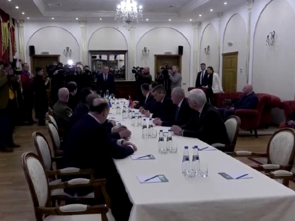Идут переговоры делегаций России и Украины в Беловежской Пуще