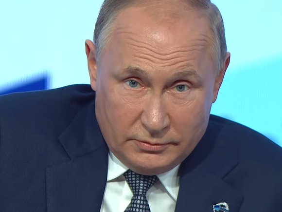 Путин пообещал посмотреть размытые критерии закона об иноагентах (видео)