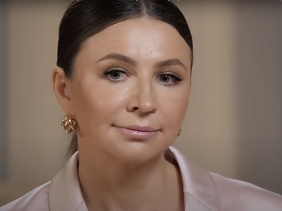 «На глазах — слезы, на руках — наручники»: Блиновскую отправили в СИЗО (видео)