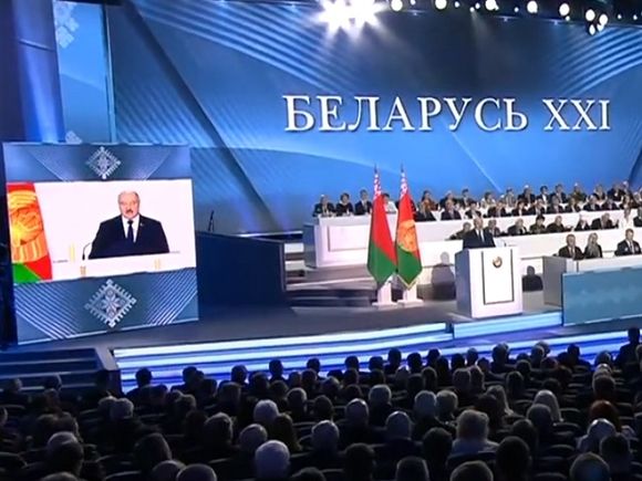 Лукашенко кашлял, признал фальсификации на выборах и назвал условия ухода