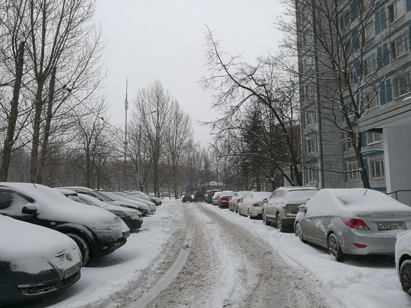 Петербургским автомобилистам могут временно запретить парковаться во дворах