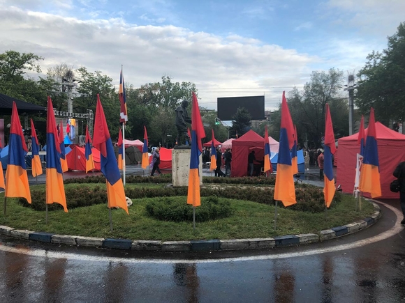 В столице Армении начался очередной митинг оппозиции