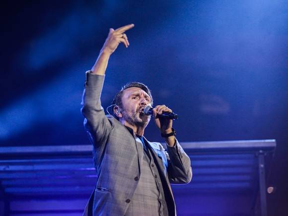 ReviewNews: Шнуров устроил скандал на концерте в день 875-летия Москвы